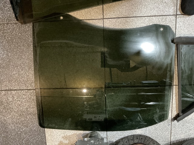 Стекло задней правой двери 834213E010 HYUNDAI