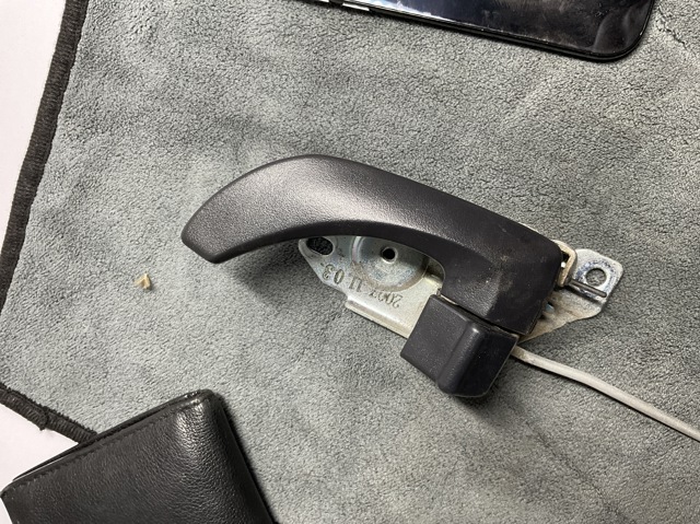 Ручка задней двери, внутренняя, левая 836103E000CY HYUNDAI
