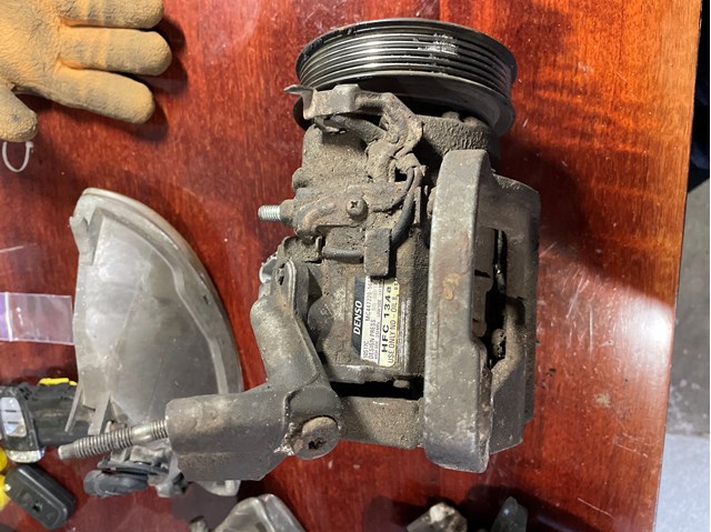 Компрессор климатической установки 8832048090 DENSO