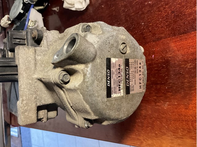 Компрессор кондиционера 8837048021 TOYOTA