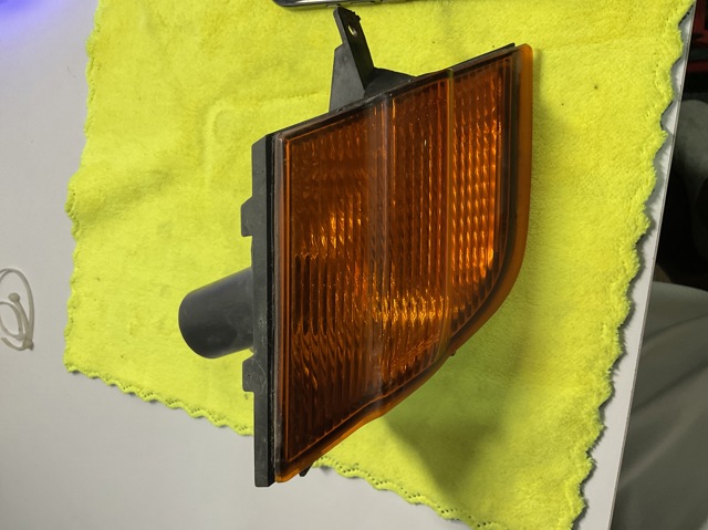 Поворотник правый 89027936 NISSAN
