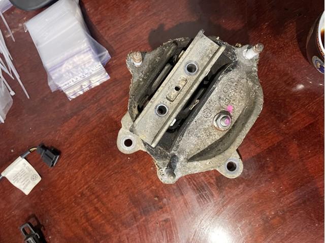8K0399115R VAG Кронштейн подушки КПП купить в Кривой Рог