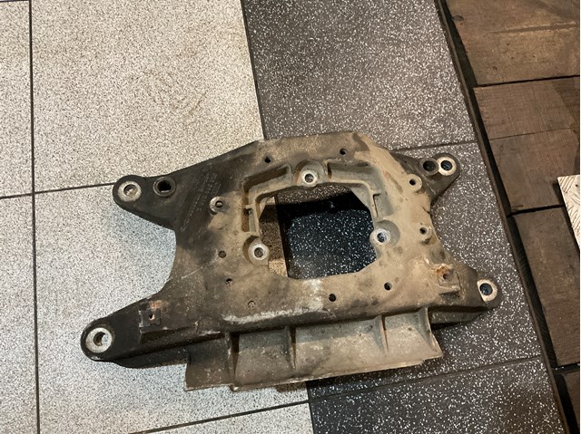 Крепление кпп 8K0399263K VAG