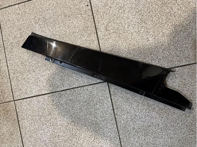 Накладка задней двери, правой, вертикальная 8K0839902Q VAG