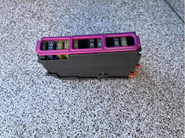 Монтажный блок предохранителей 8K0941824 VAG