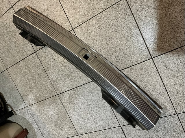 Накладка задней панели багажника 8K9864483C VAG