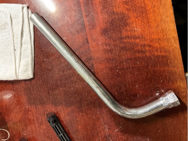 Крюк буксировочный 8N0012219 VAG