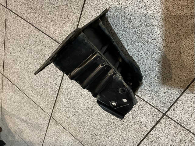 Кронштейн усилителя переднего бампера 8P0807133A VAG