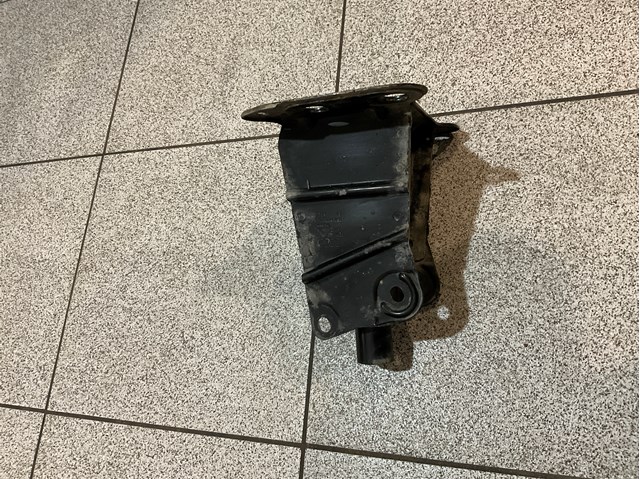 Кронштейн усилителя переднего бампера 8P0807134A VAG