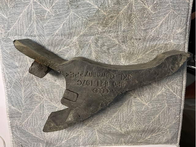 8P0821197C VAG