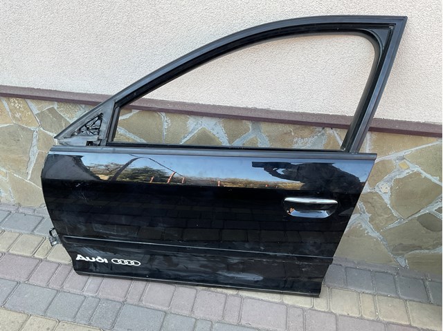 Двери кабины 8P3831051D VAG