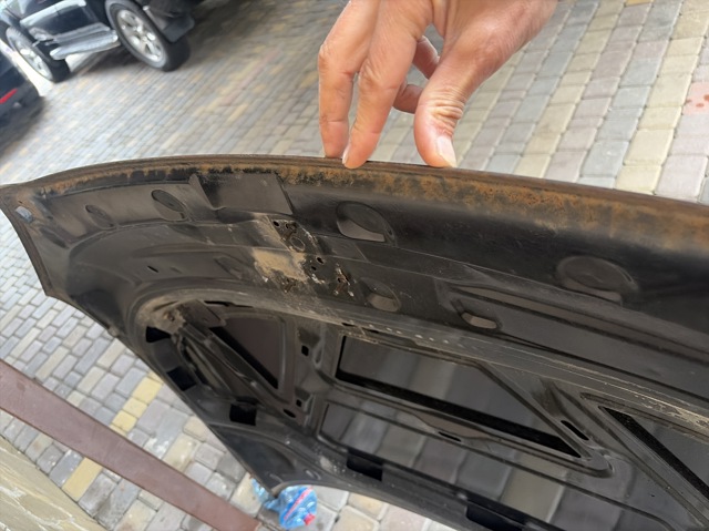VAG 8P4823029B Капот в наличии Ужгород