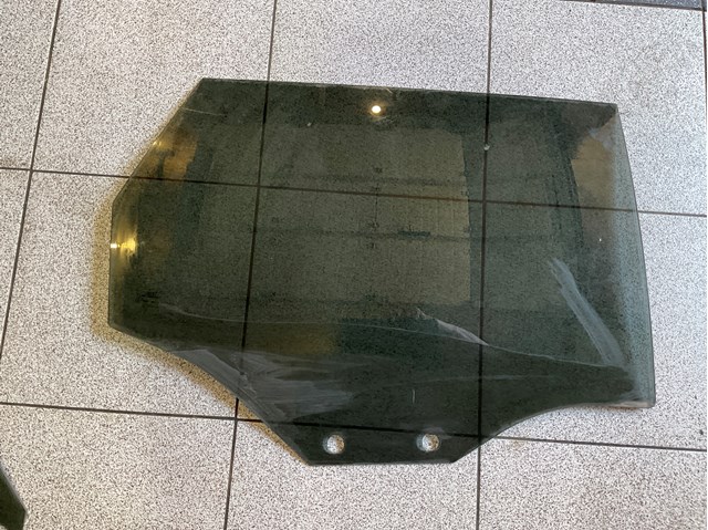 Стекло задней правой двери 8P4845206B VAG