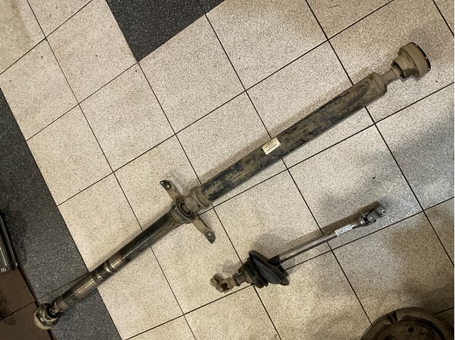 Вал карданный задний 8R0521101 VAG