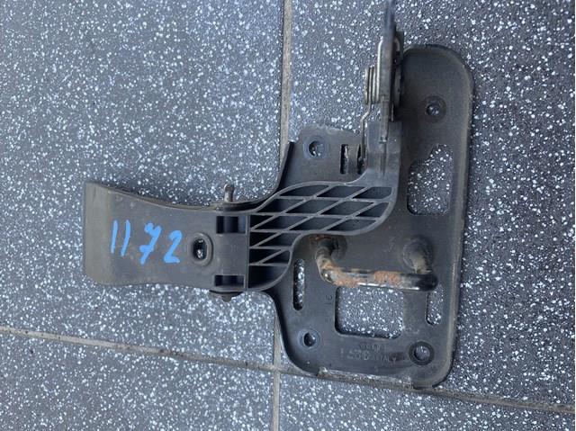 Стояк-крюк замка капота 8R0823480 VAG