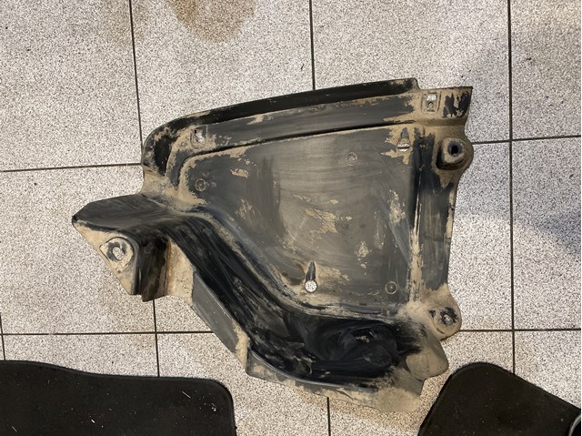 8R0825219B VAG Защита днища задняя правая купить в Ужгород