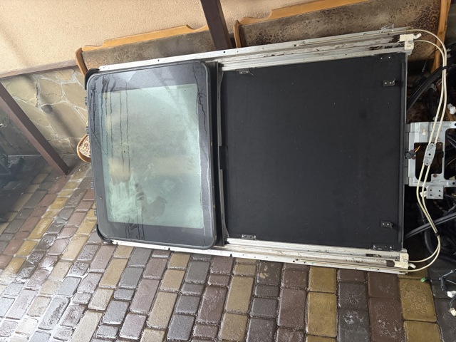Детали люков облицовки кузова 913508H311 NISSAN