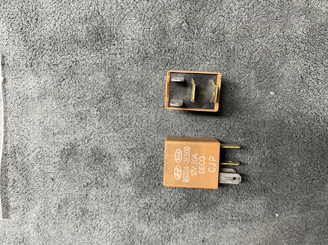 Реле противотуманной фары 952243E500 HYUNDAI