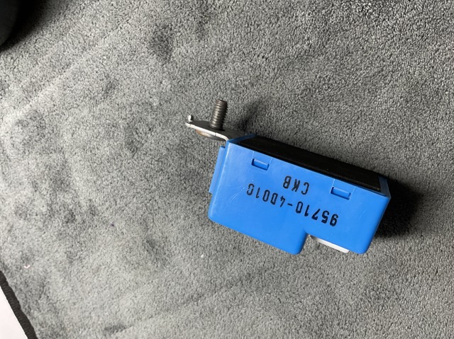 957104D010 HYUNDAI купить в Ужгород