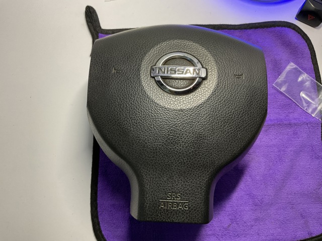 Подушка в руле 985109U09A NISSAN