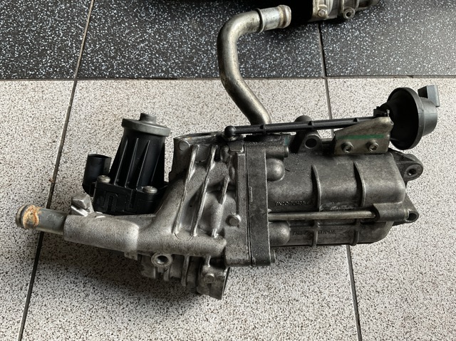 Пульсары 9X2Q9U438CA LAND ROVER