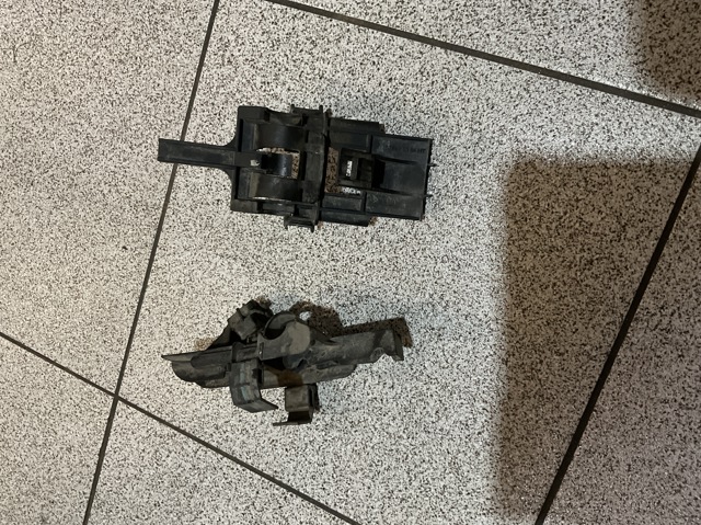 Скоба тормозной трубки A1644210394 MERCEDES