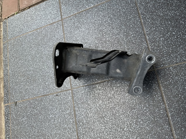 Кронштейн усилителя переднего бампера A1646201931 MERCEDES