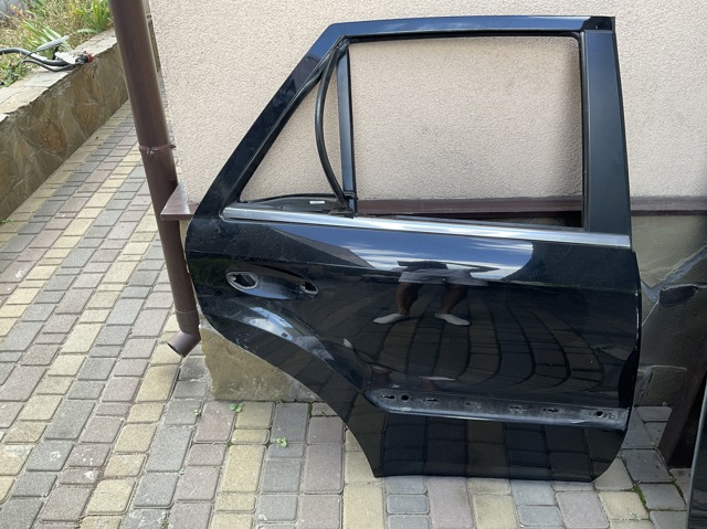 Задняя правая дверь A1647300805 MERCEDES