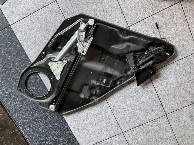 MERCEDES A1647303179 Механизм стеклоподъемника двери задней левой в наличии Черкассы