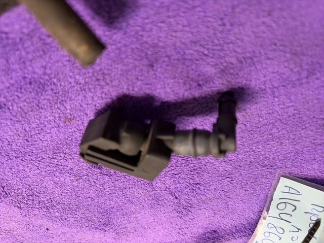 A1648601047 MERCEDES Форсунка омывателя стекла лобового правая купить в Житомир