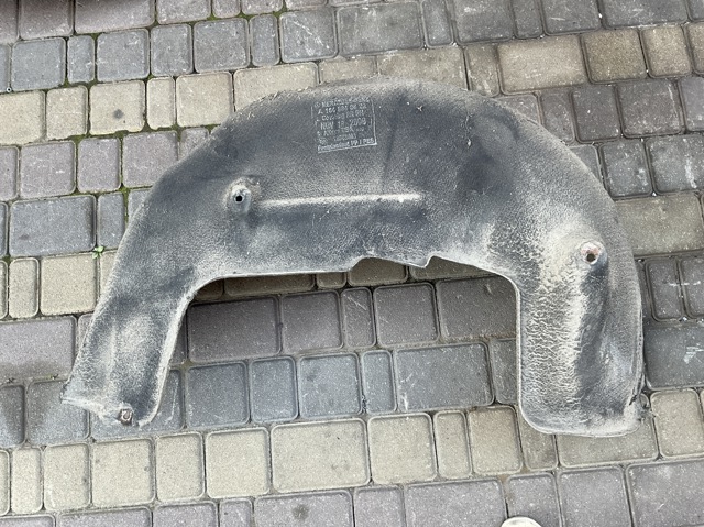 Подкрылок крыла заднего правый A1648840822 MERCEDES