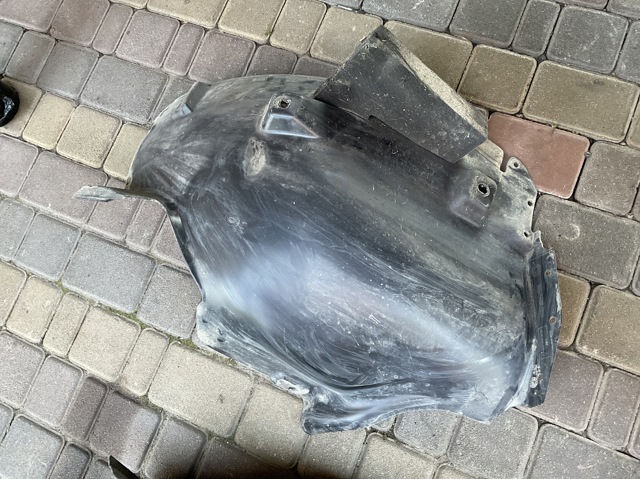 Подкрылок переднего крыла, правый задний A1648841022 MERCEDES