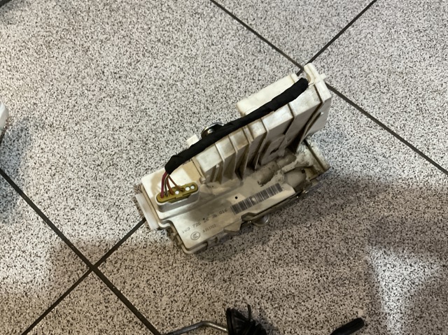 Замок передней пассажирской двери A1697202635 MERCEDES