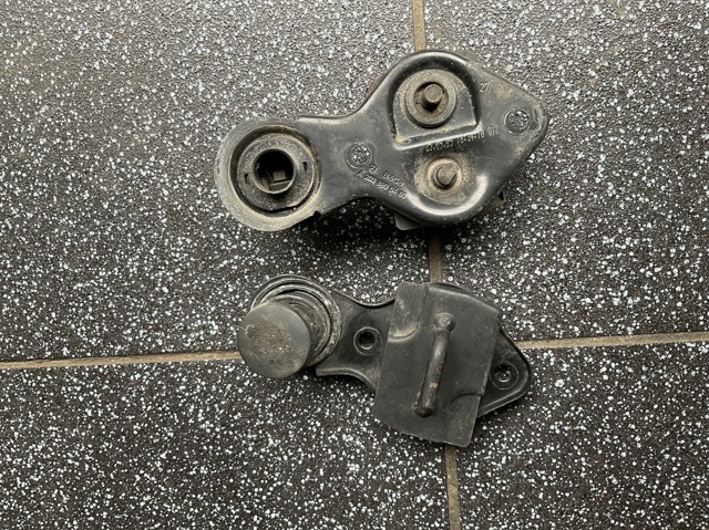 Замок капота A2038800460 MERCEDES