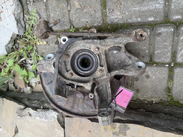 MERCEDES A2213502208 Цапфа (поворотный кулак) задний правый в наличии Кривой Рог