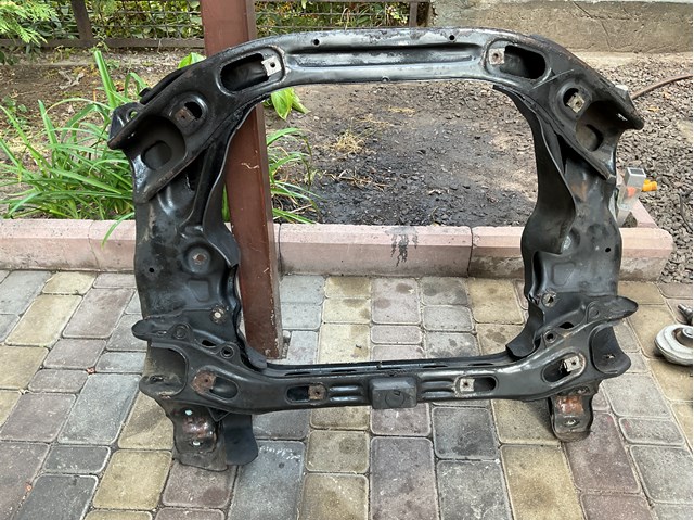 Поперечина передней подвески A2216200287 MERCEDES