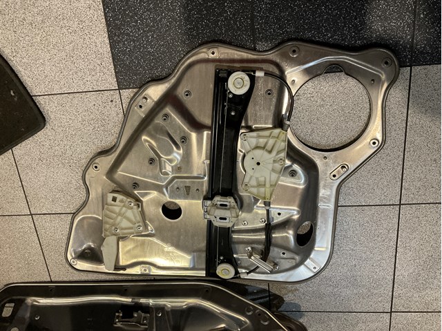 Механизм стеклоподъемника двери задней, левой A2217300146 MERCEDES