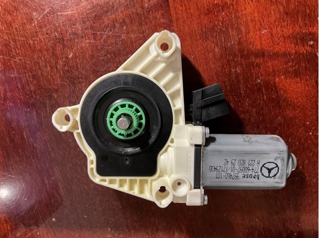 Моторчик стеклоподъемника двери задней, левой A2218202942 MERCEDES