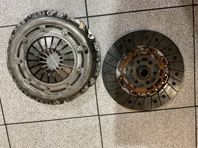 AV617563CC Ford