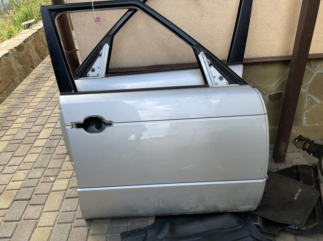 Пассажирская передняя дверь BDA760062 LAND ROVER
