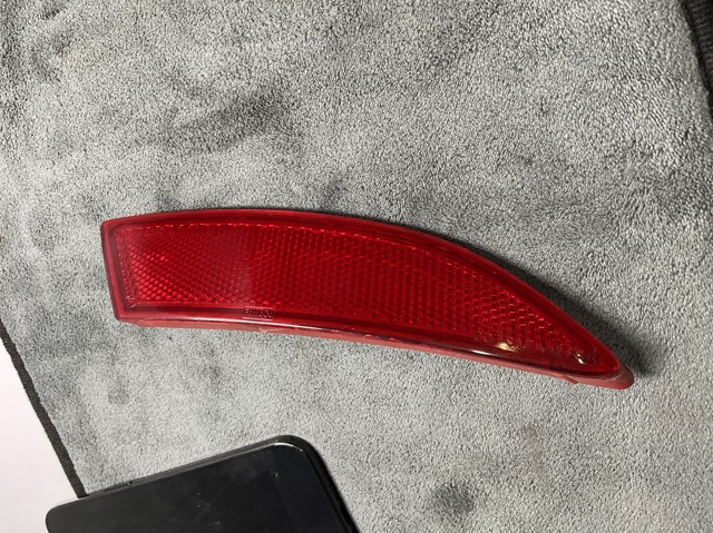 Правый катафот заднего бампера BM51515B0AE FORD