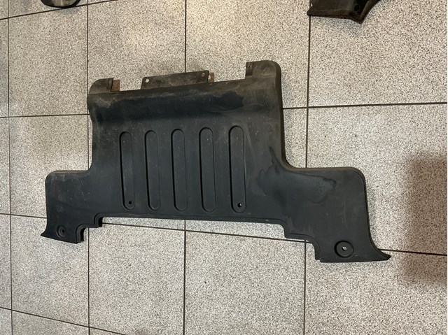 Заглушка бампера буксировочного крюка, задняя CK5217F846AA LAND ROVER