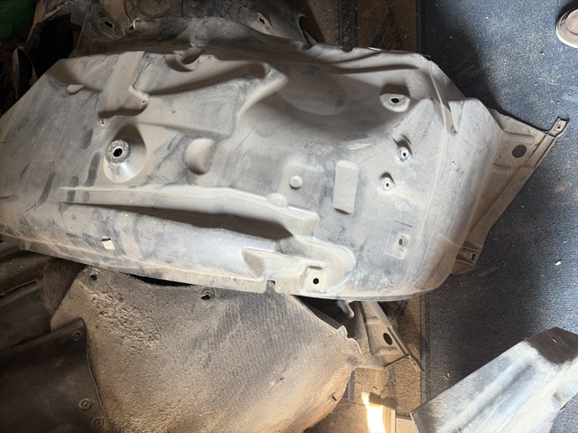 Подкрылок переднего крыла, правый CLF500023 LAND ROVER