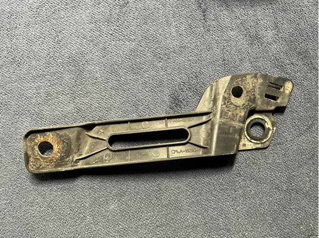 Кронштейн крепления крыла переднего правого, передний CPLA16290AC LAND ROVER