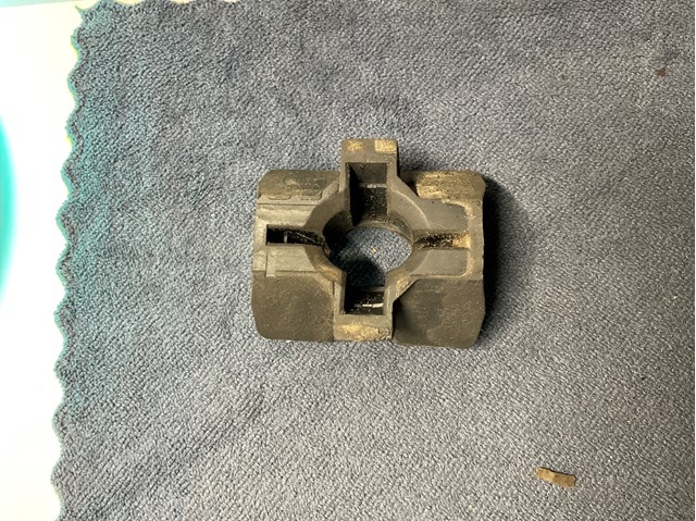 Подушка радиатора нижняя CPLA8B204AB LAND ROVER