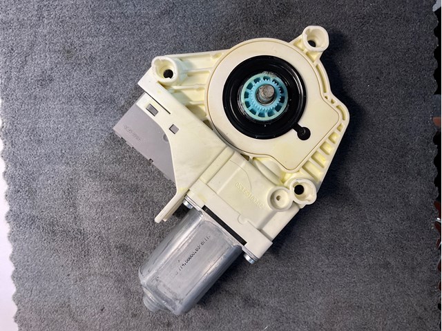 CUR000150 LAND ROVER Мотор стеклоподъемника двери передней левой купить в Одесса