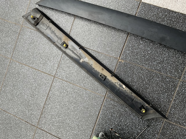 LAND ROVER DCB000335PNP Молдинг лобового стекла верхний в наличии Черкассы