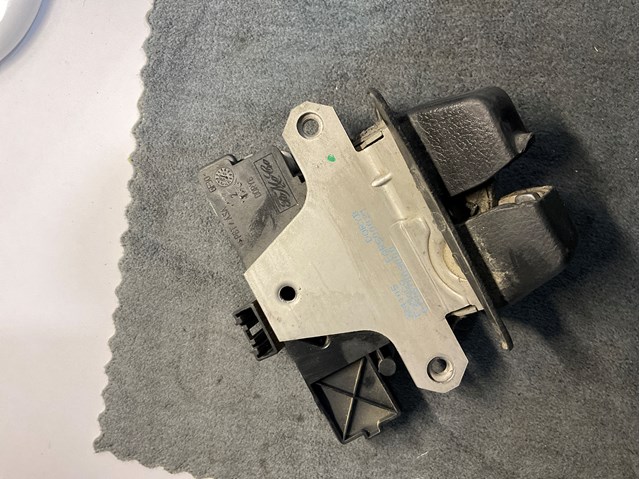LAND ROVER FQR500021 Замок багажника в наличии Киев