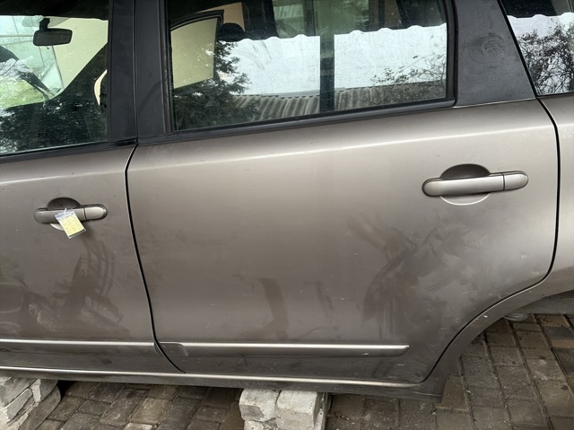 Дверь пассажирская задняя левая H21019U0M0 NISSAN