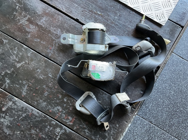 Ремень безопасности передний H6884EB30B NISSAN